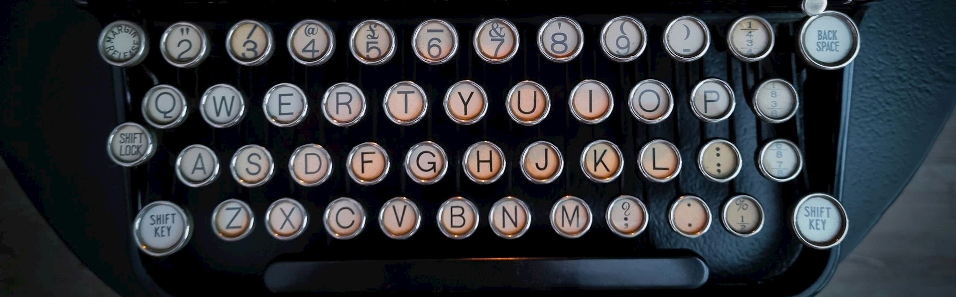 Toetsenbord van een antieke typemachine
