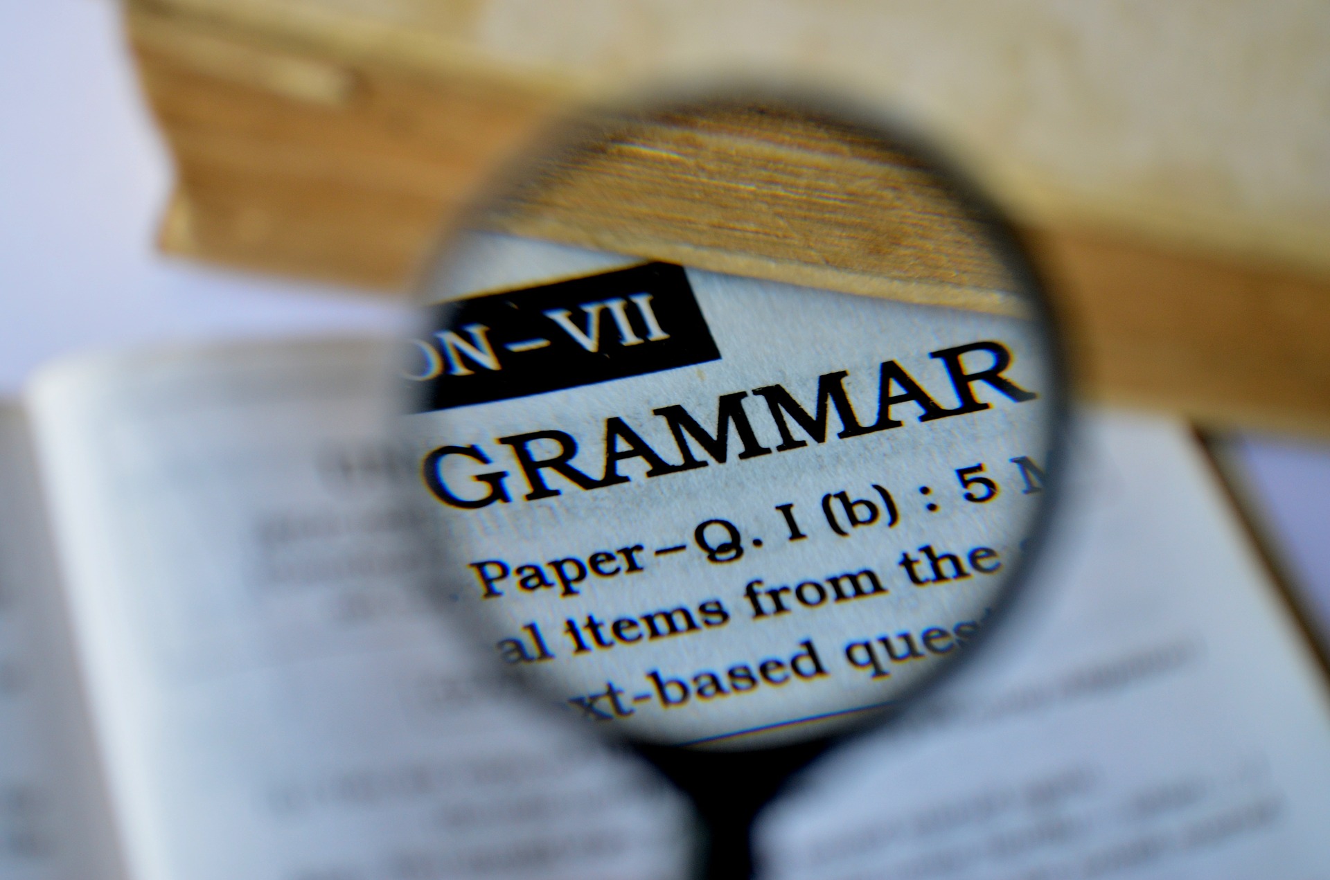 English grammar magnifying glass